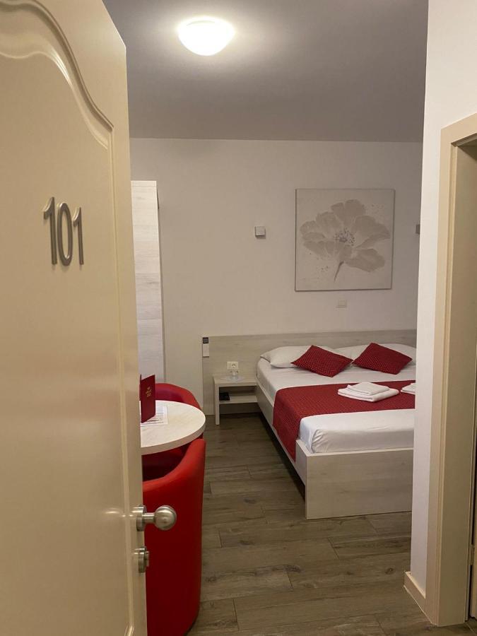 Bb-Ld Bed and Breakfast Pula Exteriör bild