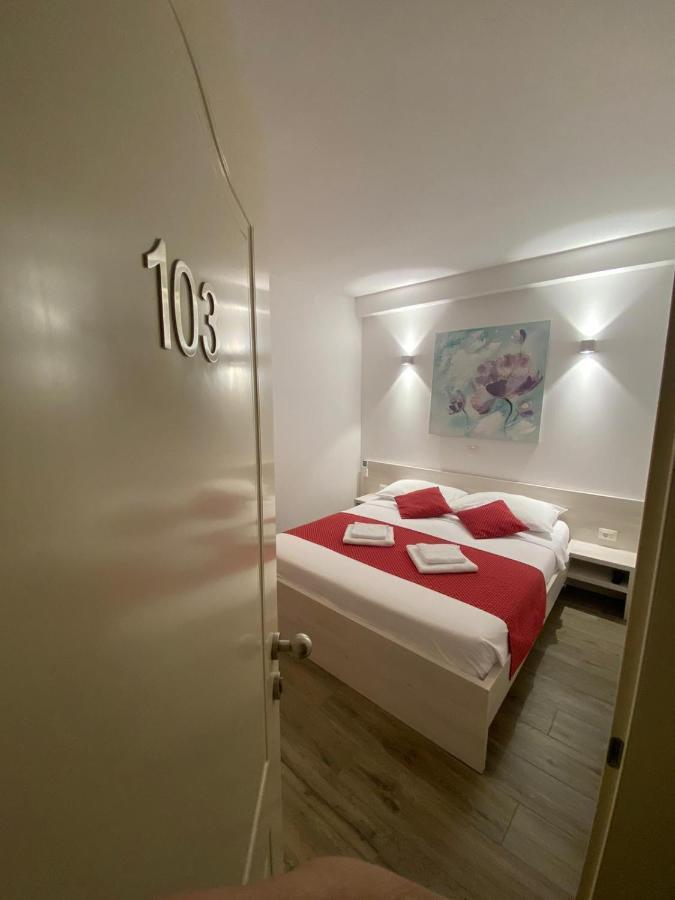 Bb-Ld Bed and Breakfast Pula Exteriör bild