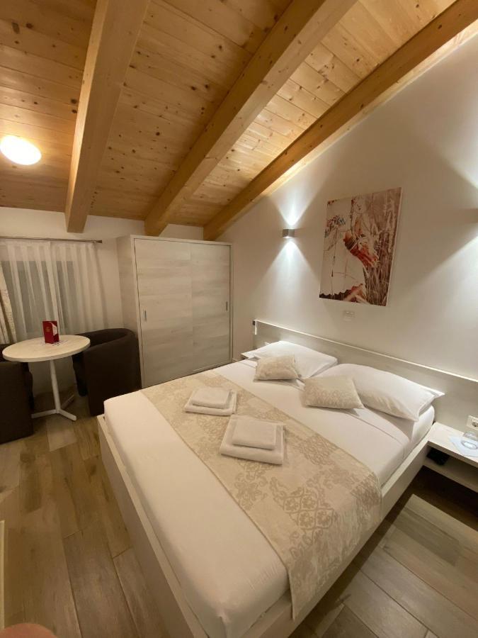 Bb-Ld Bed and Breakfast Pula Exteriör bild